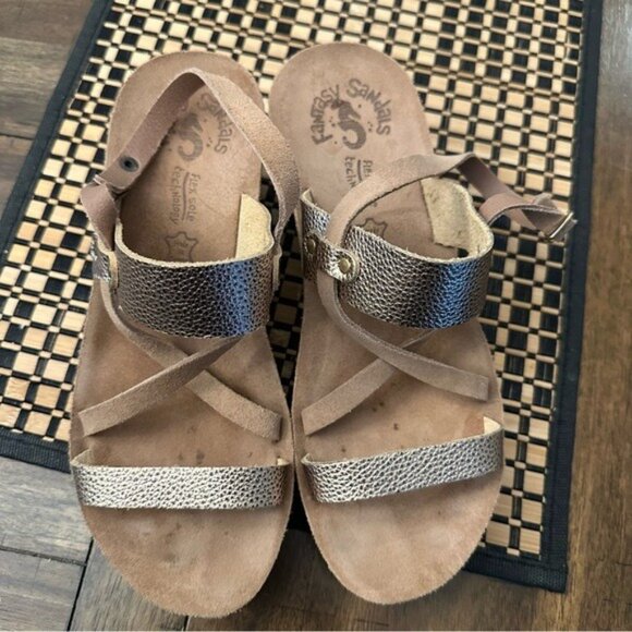 Fantasy Eirine Wedge Sandal - Cameo Dot Size 7 Metallic - Picture 3 of 12